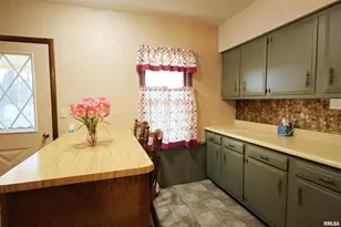 905 W Blair, Salem, IL 62881 - Photo 8