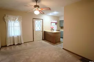 905 W Blair, Salem, IL 62881 - Photo 4