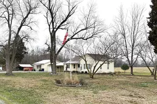 905 W Blair, Salem, IL 62881 - Photo 2