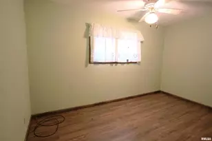 905 W Blair, Salem, IL 62881 - Photo 16