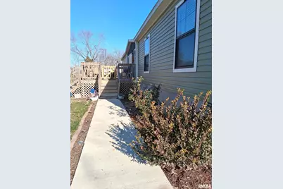 1300 Jackson Avenue, Sandoval, IL 62882 - Photo 2