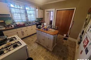 511 SE 4th St, Fairfield, IL 62837 - Photo 12