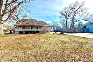 821 E 6th St, Centralia, IL 62801 - Photo 2