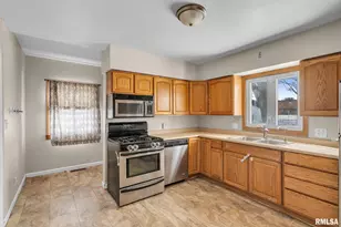 217 N 5th Ave, New Windsor, IL 61465 - Photo 6