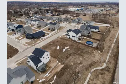 2728 W 38th Place, Davenport, IA 52806 - Photo 6