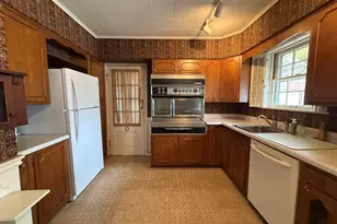 215 3rd St, Carmi, IL 62821 - Photo 22