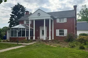 215 3rd St, Carmi, IL 62821 - Photo 2