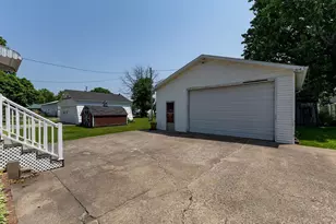 304 S 5th Ave, NewWindsor, IL 61465 - Photo 2