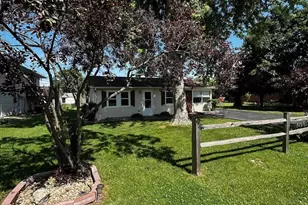 920 5th St, Colona, IL 61241 - Photo 2