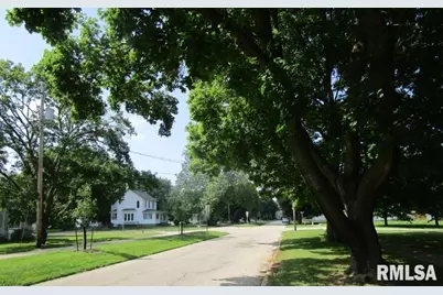 504 N College Avenue, Aledo, IL 61231 - Photo 2