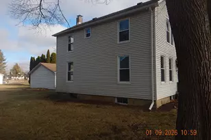 525 E Marion St, Princeton, IL 61356 - Photo 2