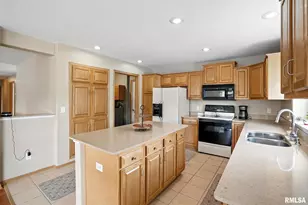 106 Valley View Dr, Sherrard, IL 61281 - Photo 12