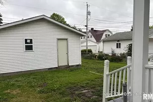 1512 42nd St, Rock Island, IL 61201 - Photo 2