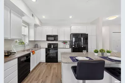 2592 202 Middle Road #202, Bettendorf, IA 52722 - Photo 6