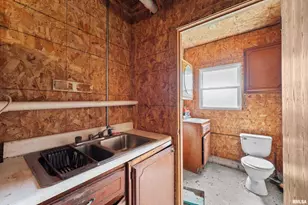 242 S State Ave, Hampton, IL 61256 - Photo 14