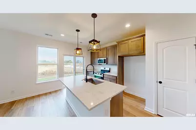 5922 Butterfield Court, Bettendorf, IA 52722 - Photo 4