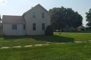 401 S 3rd Ave, New Windsor, IL 61465 - Photo 4