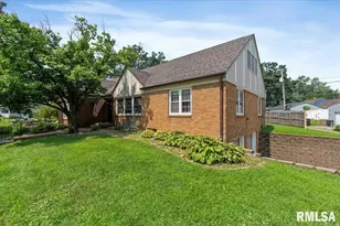 2320 26th St, Rock Island, IL 61201 - Photo 4