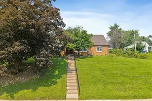 2320 26th St, Rock Island, IL 61201 - Photo 2