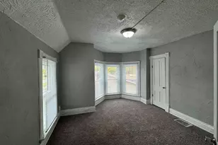 1007 29th St, Moline, IL 61265 - Photo 6