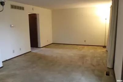 3542 Cedarview Ct Court #3542, Bettendorf, IA 52722 - Photo 10