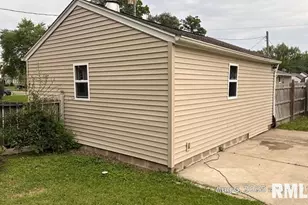 2907 4th Street A, East Moline, IL 61244 - Photo 2