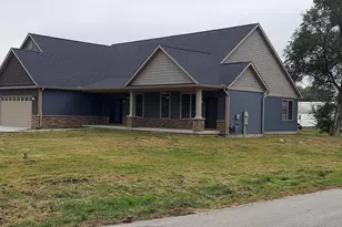 910 W Main St, Aledo, IL 61231 - Photo 2