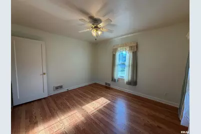 135 10th Street, Carmi, IL 62821 - Photo 10