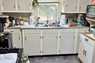 328 Island Ave Ave, East Moline, IL 61244 - Photo 8