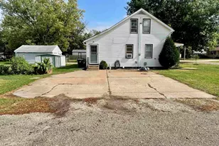 403 E Chestnut St, Geneseo, IL 61254 - Photo 4