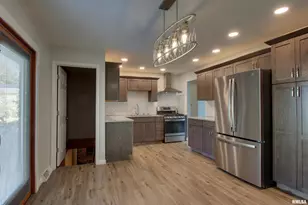 1205 Daniel Ct, Quincy, IL 62305 - Photo 4