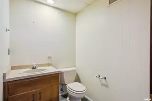 3800 14th St, Rock Island, IL 61201 - Photo 32