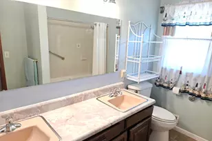 2131 W Sunnybrook Dr, Quincy, IL 62301 - Photo 22