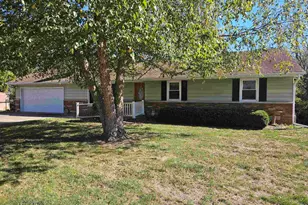 2131 W Sunnybrook Dr, Quincy, IL 62301 - Photo 2