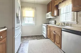 422 45th St, Moline, IL 61265 - Photo 8
