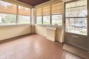 422 45th St, Moline, IL 61265 - Photo 4