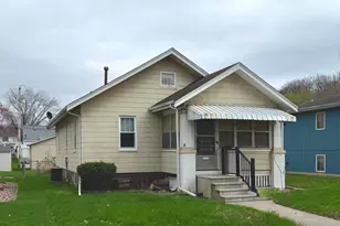 422 45th St, Moline, IL 61265 - Photo 2