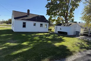 3 Suburban, Milan, IL 61264 - Photo 6