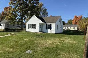 3 Suburban, Milan, IL 61264 - Photo 2