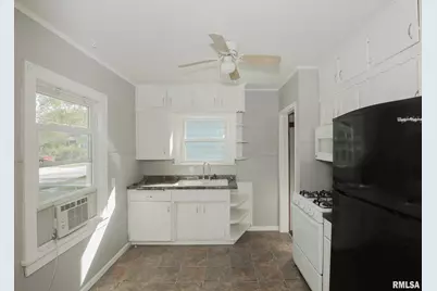 934 20th Avenue, Rock Island, IL 61201 - Photo 8