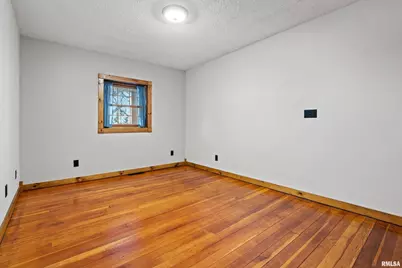 7216 Valley Drive, Bettendorf, IA 52722 - Photo 36