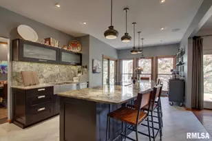 5585 Woodcrest Dr, Quincy, IL 62305 - Photo 8