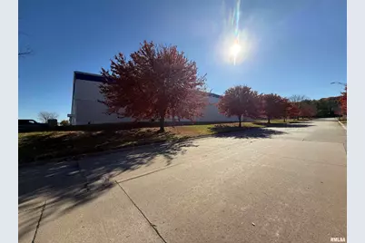 8201 W 42nd Street, Rock Island, IL 61201 - Photo 2