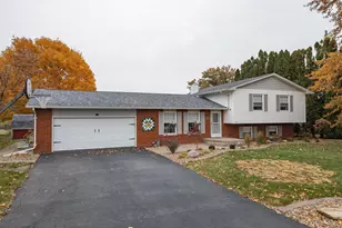 592 Lake Dr, Woodhull, IL 61490 - Photo 2