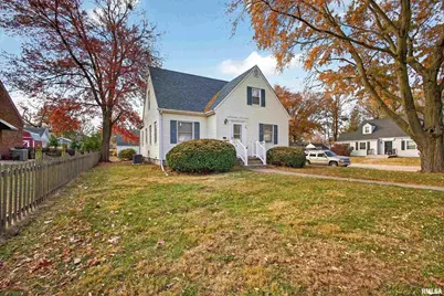 803 Holmes Street, Bettendorf, IA 52722 - Photo 2