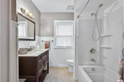 803 Holmes Street, Bettendorf, IA 52722 - Photo 14