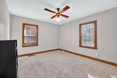 803 Holmes Street, Bettendorf, IA 52722 - Photo 16