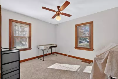 803 Holmes Street, Bettendorf, IA 52722 - Photo 18