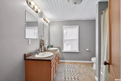 803 Holmes Street, Bettendorf, IA 52722 - Photo 26