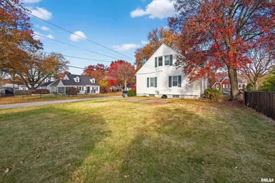 803 Holmes Street, Bettendorf, IA 52722 - Photo 34